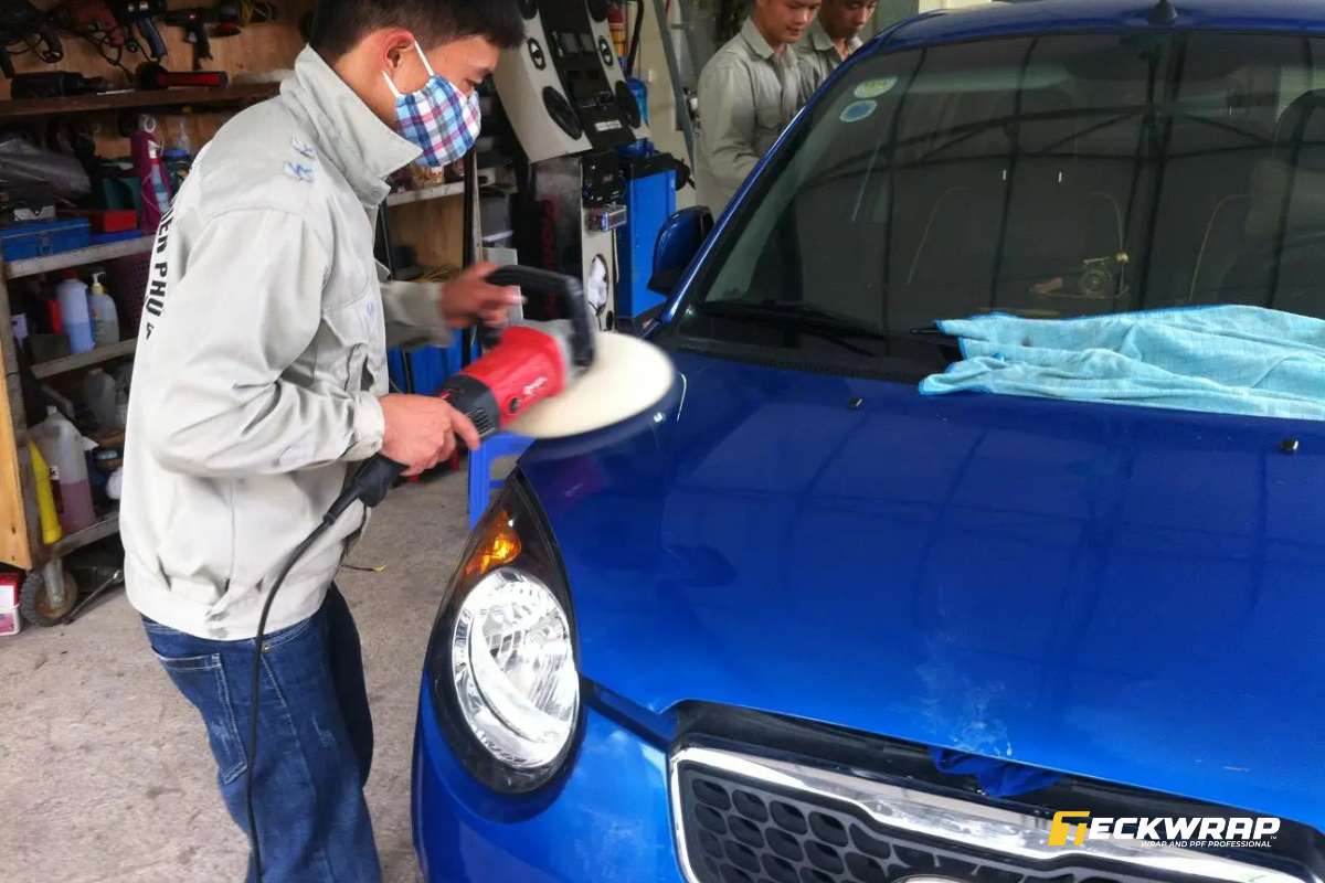 Sơn đổi màu bạn nên lựa địa chỉ uy tín để tránh việc hư hại, không lem nội thất gây mất thẩm mỹ