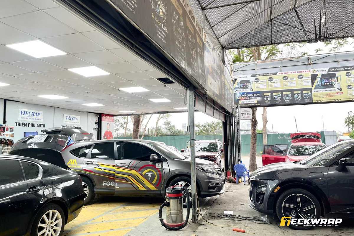 Bạn có thể an tâm hoàn toàn về chất lượng decal TeckWrap tại Thiên Phú Auto